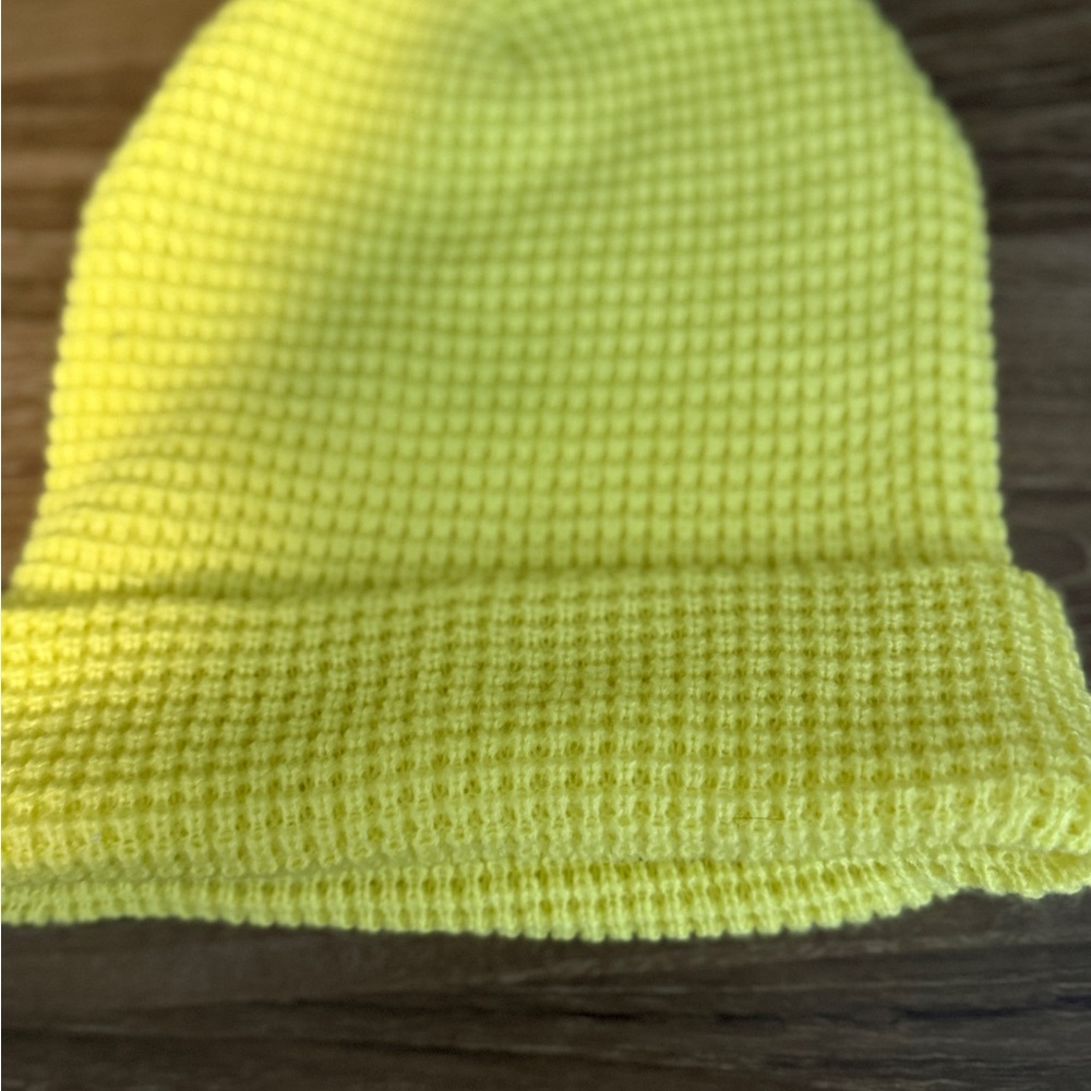NWOT American Eagle Outfitters Yellow Beanie - Picture 3 of 3